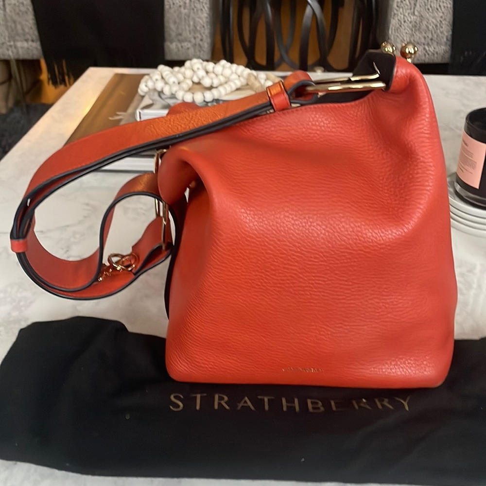 Strathberry Lana midi bucket bag maple